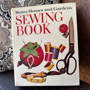 Better Homes and Gardens Sewing Book